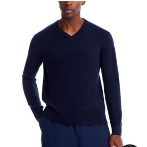 Bloomingdale’s 🎉HPx3🎉🎈The Mens Store v neck cashmere sweater in gray/navy color
